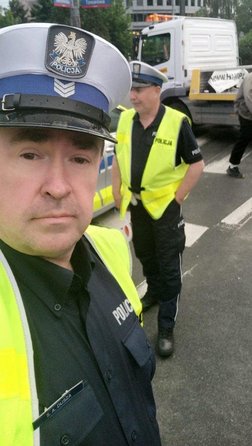 Policja drogowa - kontrola drogowa na planie filmowym